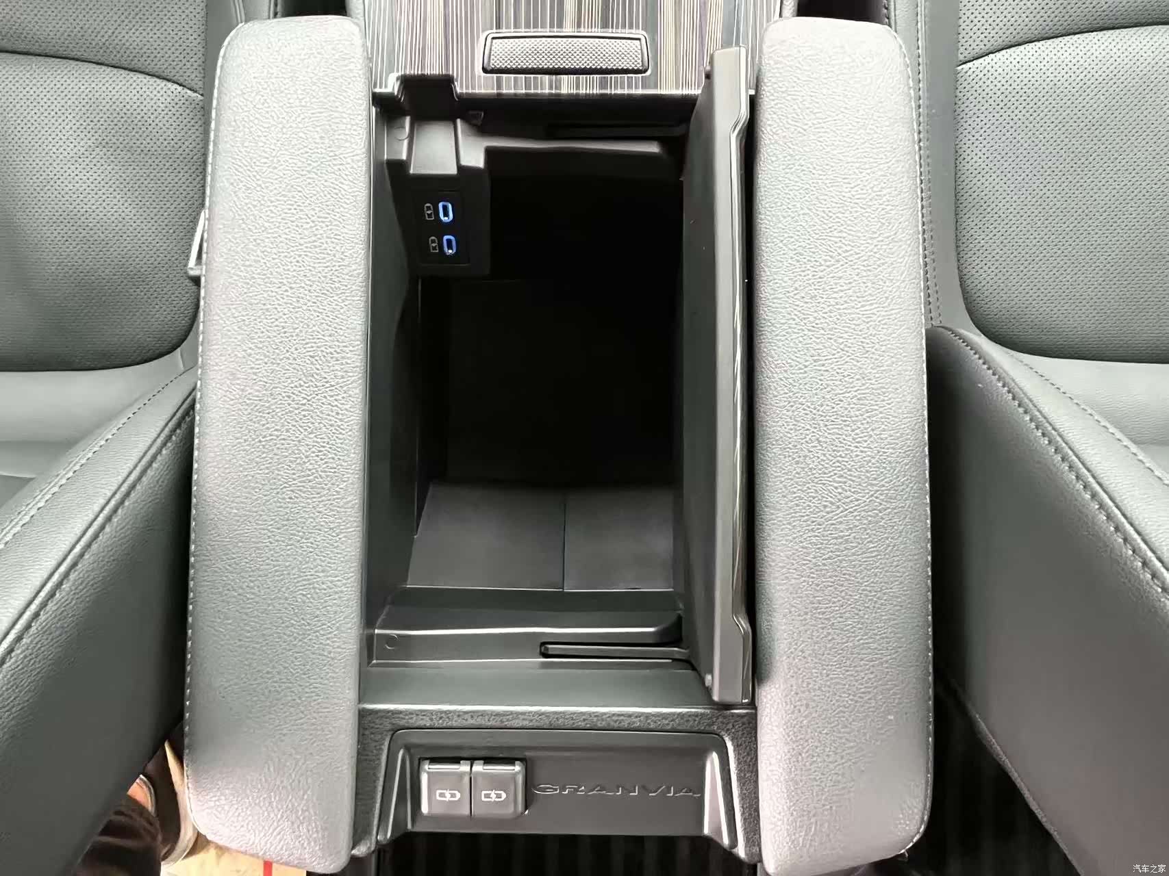 Toyota Granvia, 2023 21