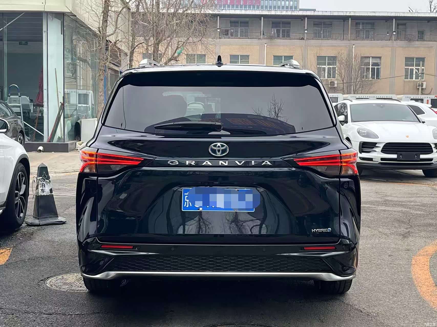 Toyota Granvia, 2023 все фото