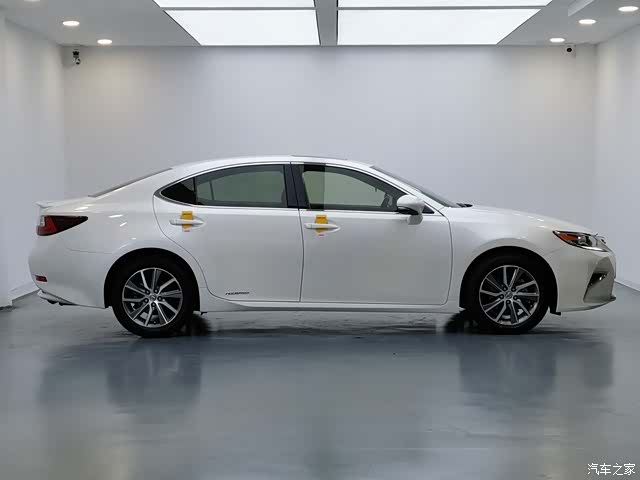 Lexus ES, 2017 3