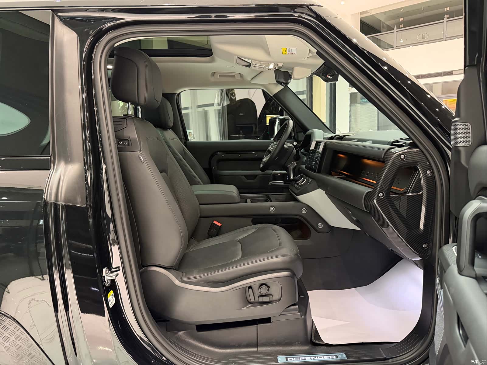 Land Rover Defender, 2023 10