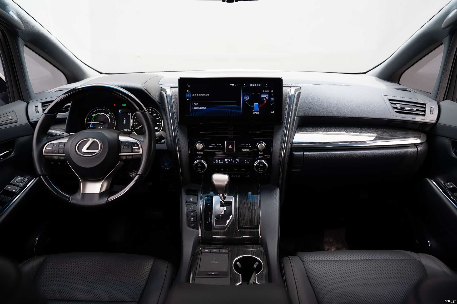 Lexus LM, 2022 8