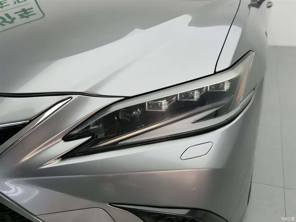 Lexus ES, 2022 7