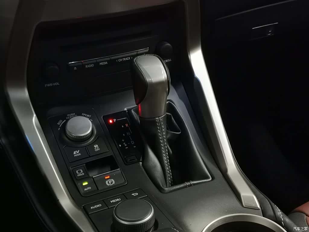 Lexus NX, 2016 13