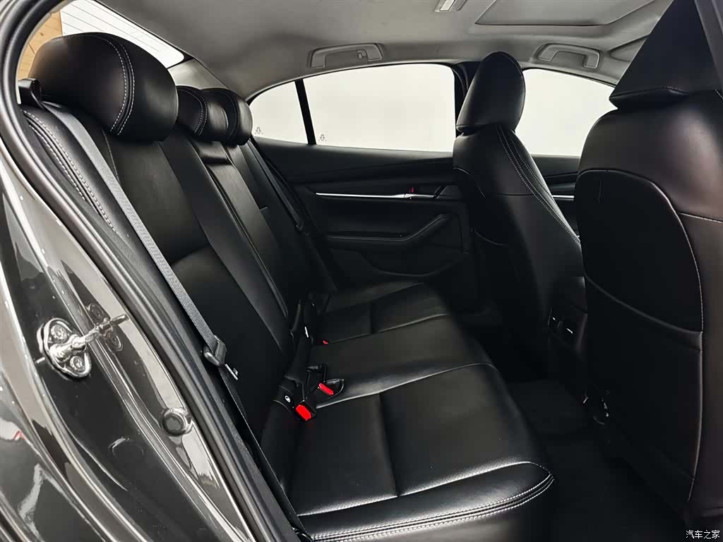 Mazda Mazda3, 2022 13