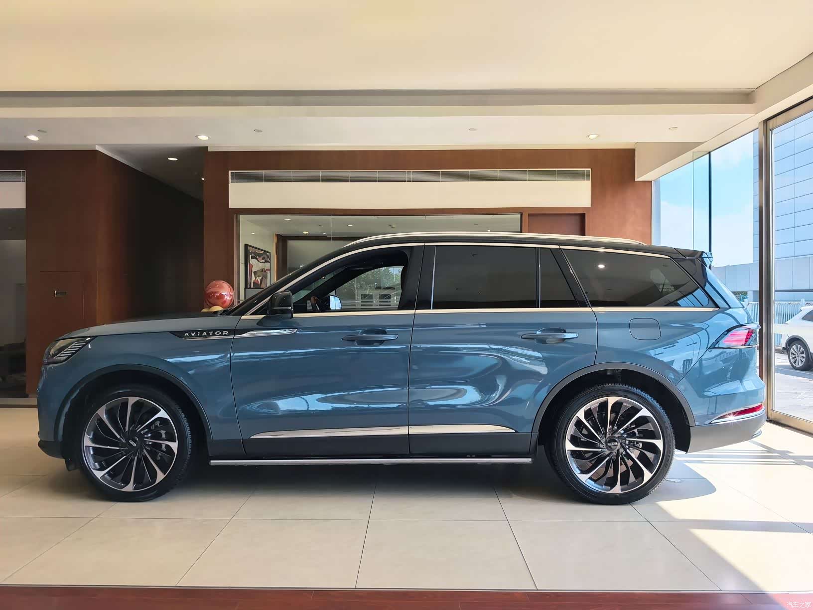 Lincoln Aviator, 2024 все фото