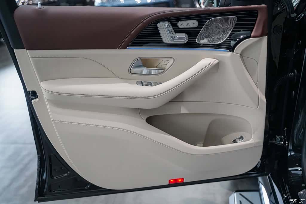 Maybach GLS, 2025 7