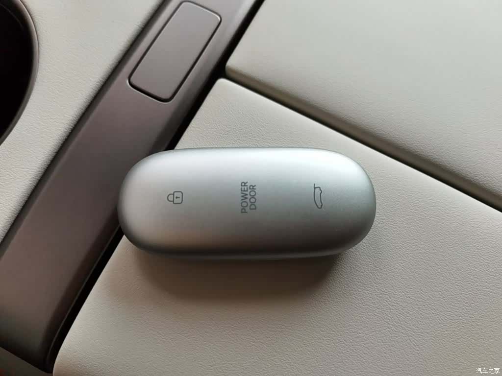 Li Auto MEGA, 2026 9