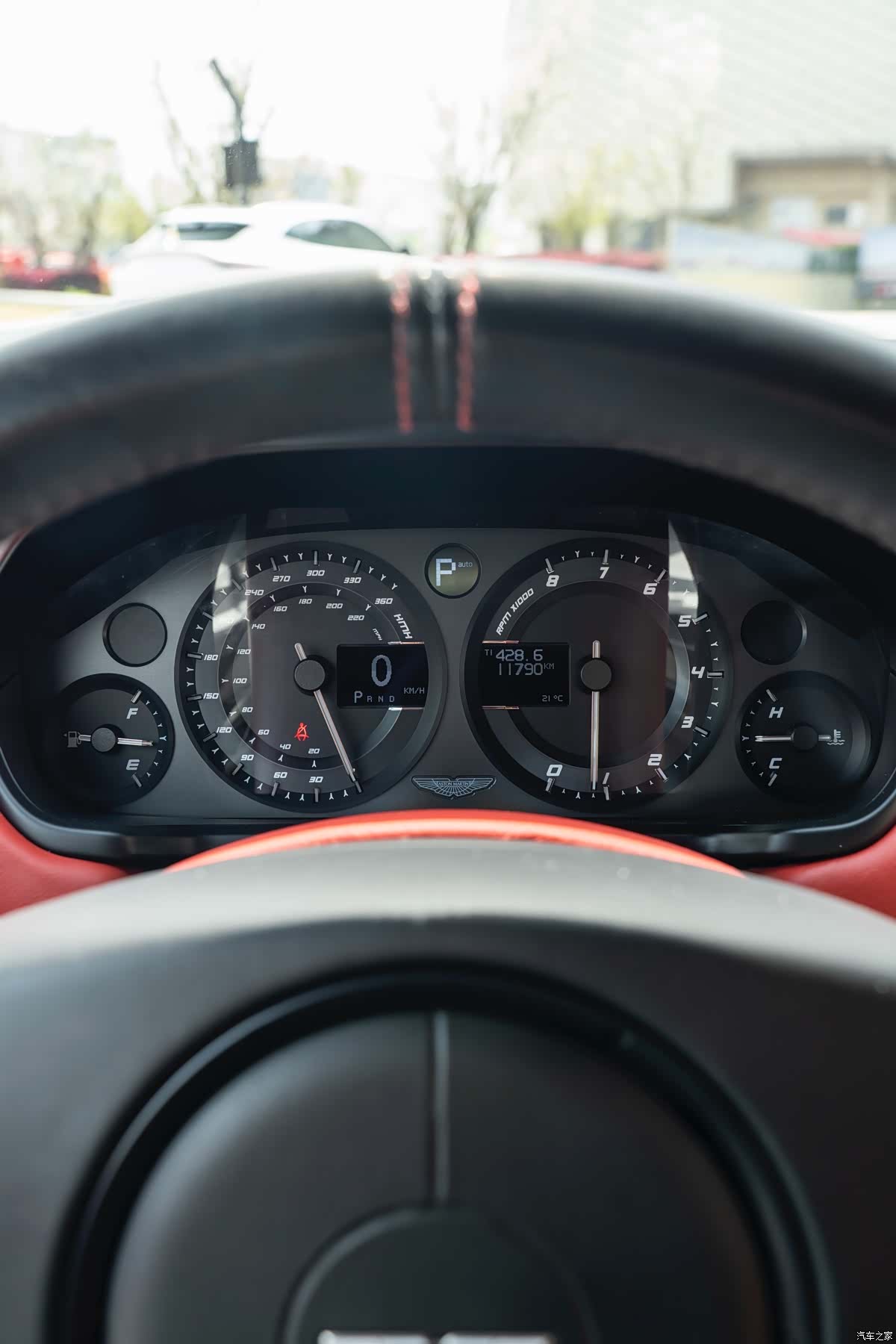 Aston Martin Vanquish, 2013 21