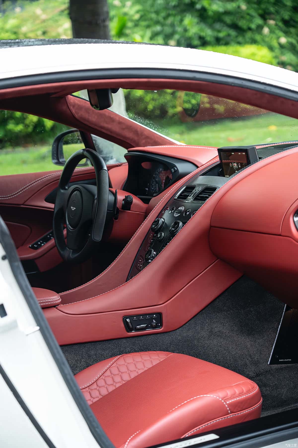 Aston Martin Vanquish, 2013 30
