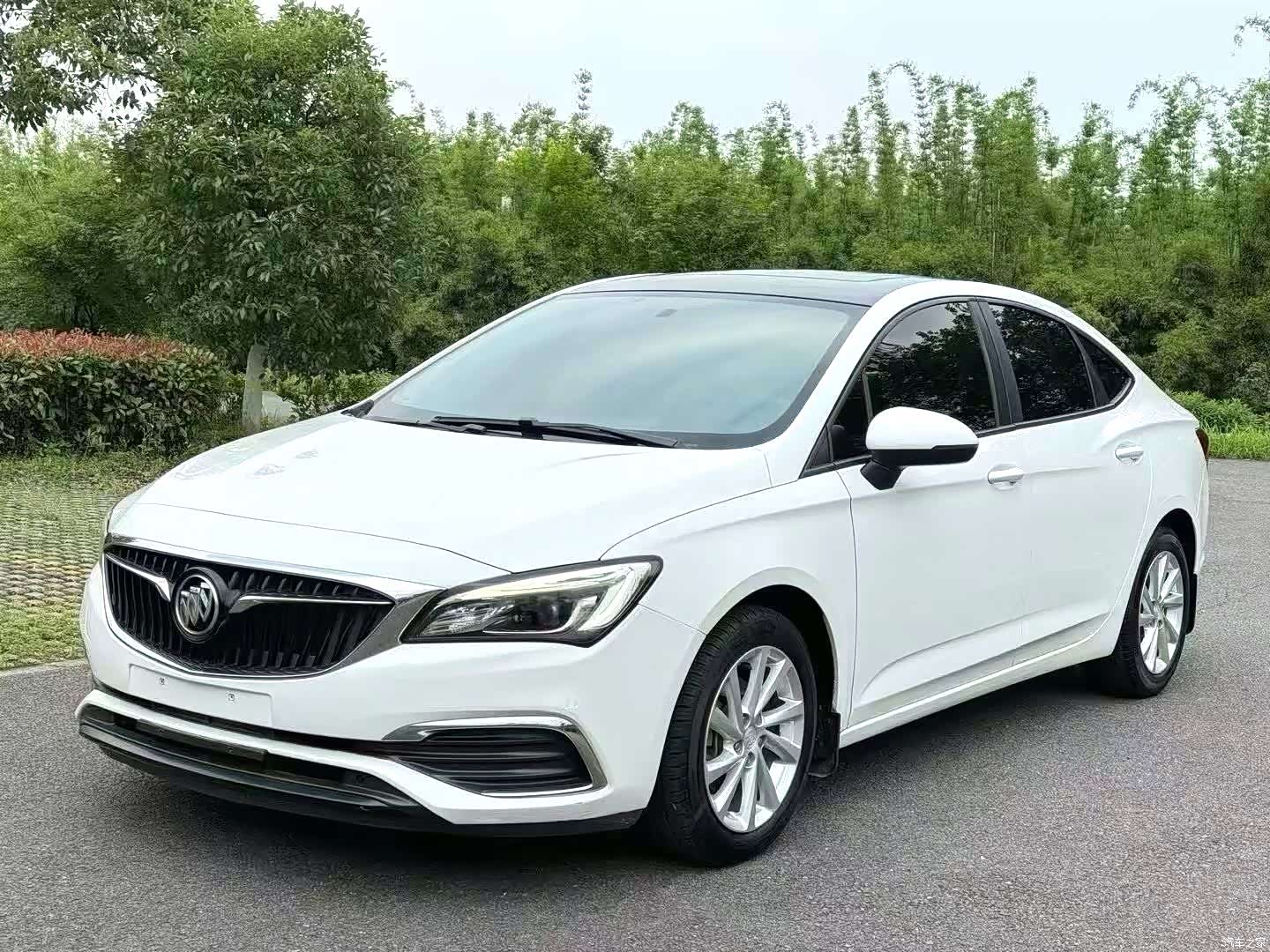Buick Verano, 2019 1