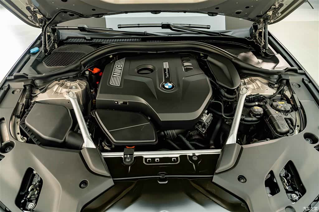 BMW 5 Series, 2019 24
