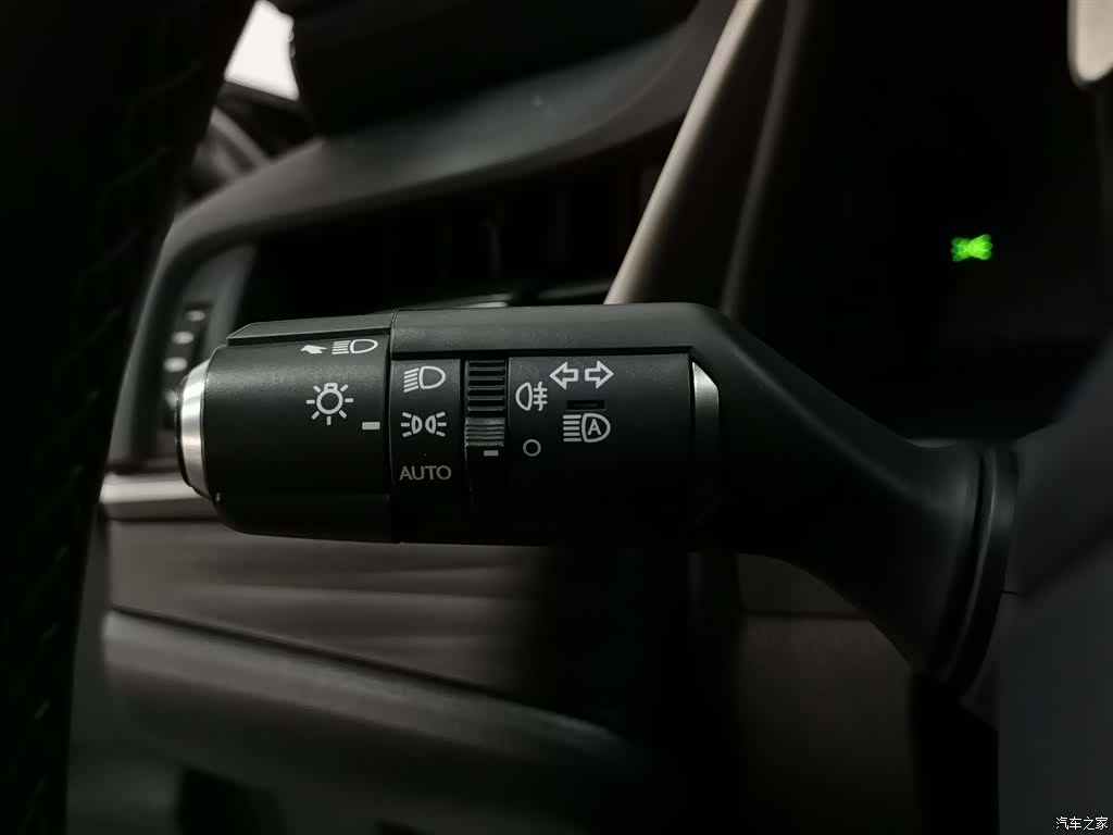 Lexus ES, 2019 21
