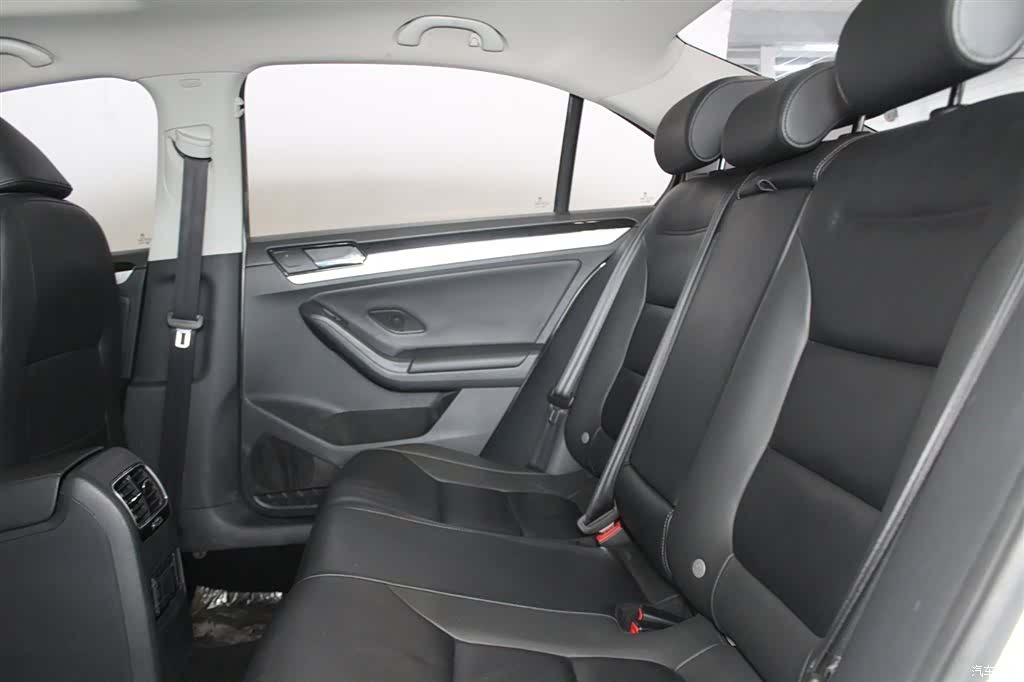 Volkswagen Sagitar, 2016 8