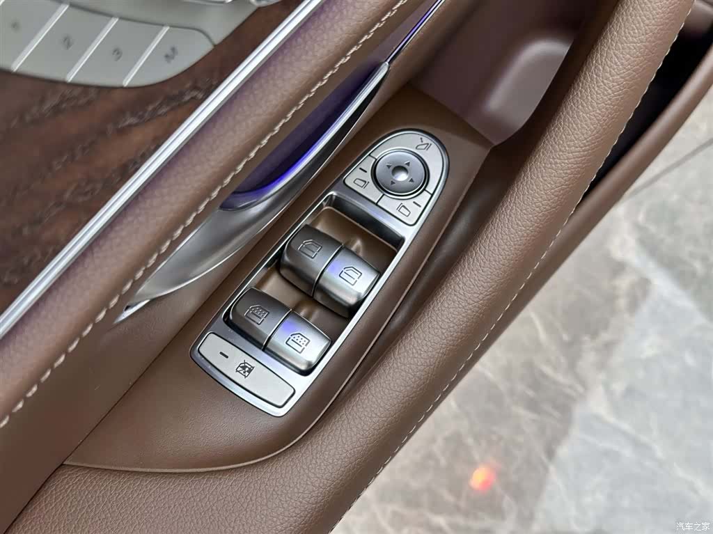 Mercedes-Benz E-Class, 2023 16