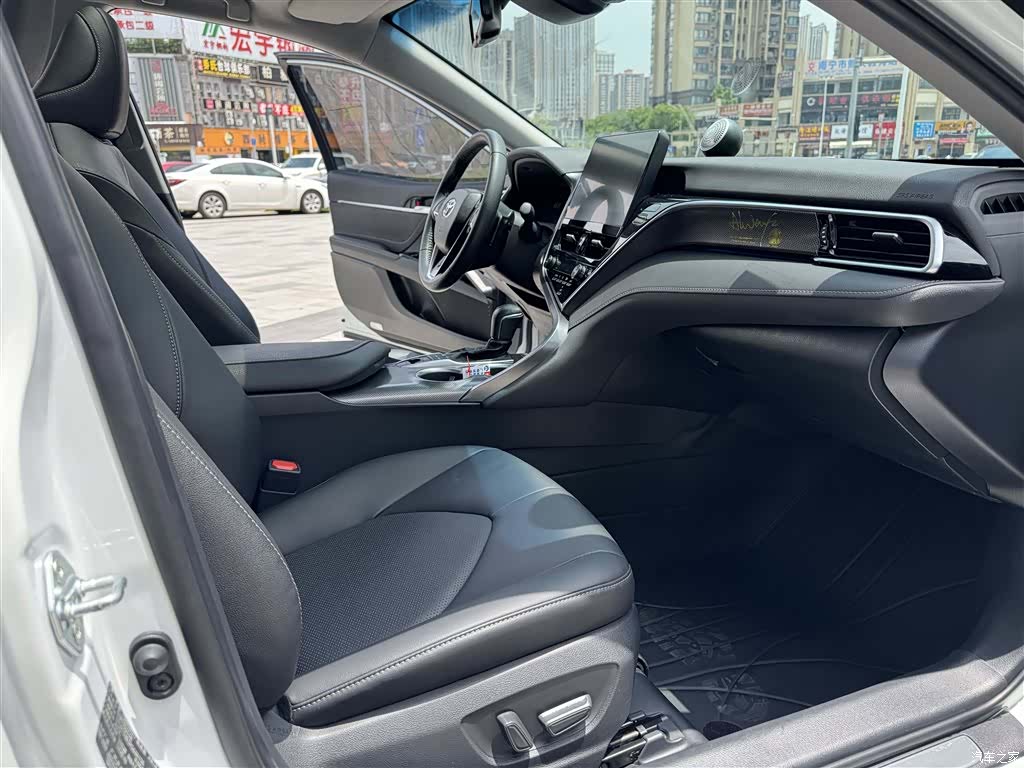 Toyota Camry, 2023 12