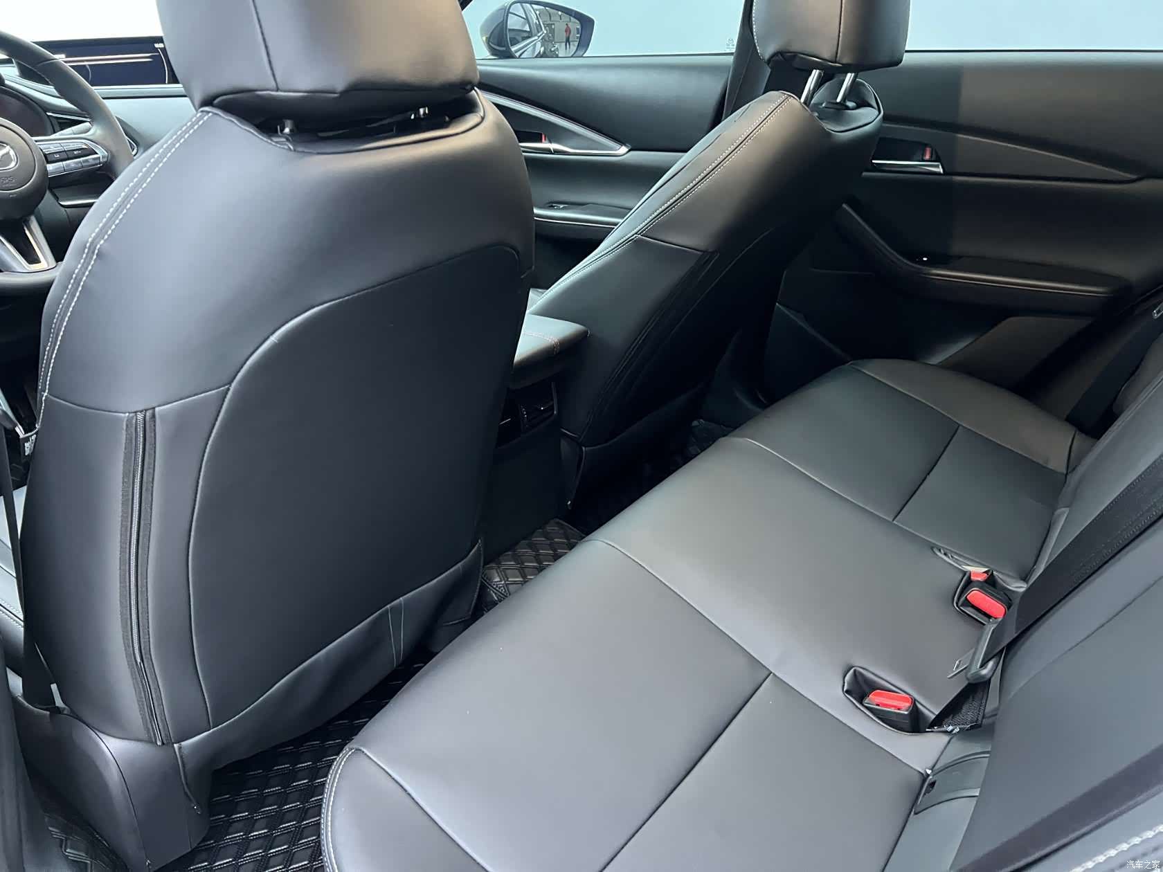 Mazda CX-30, 2023 8