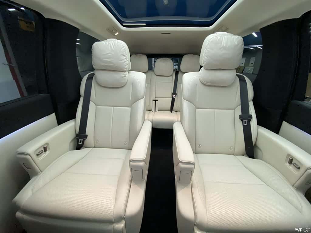 Li Auto MEGA, 2025 24