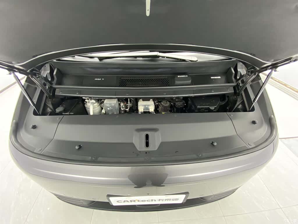 Li Auto MEGA, 2025 12