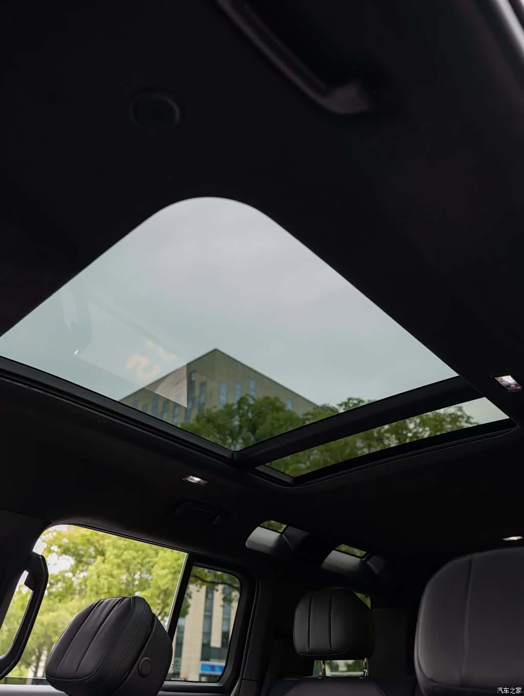 Land Rover Defender, 2024 17