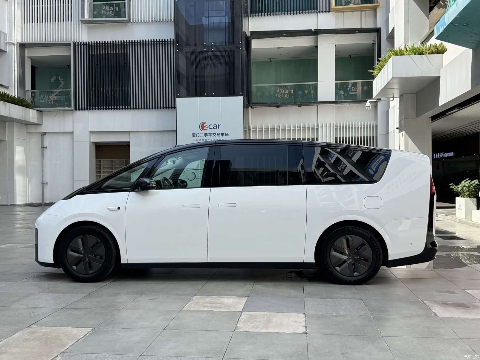 Li Auto MEGA, 2025 все фото