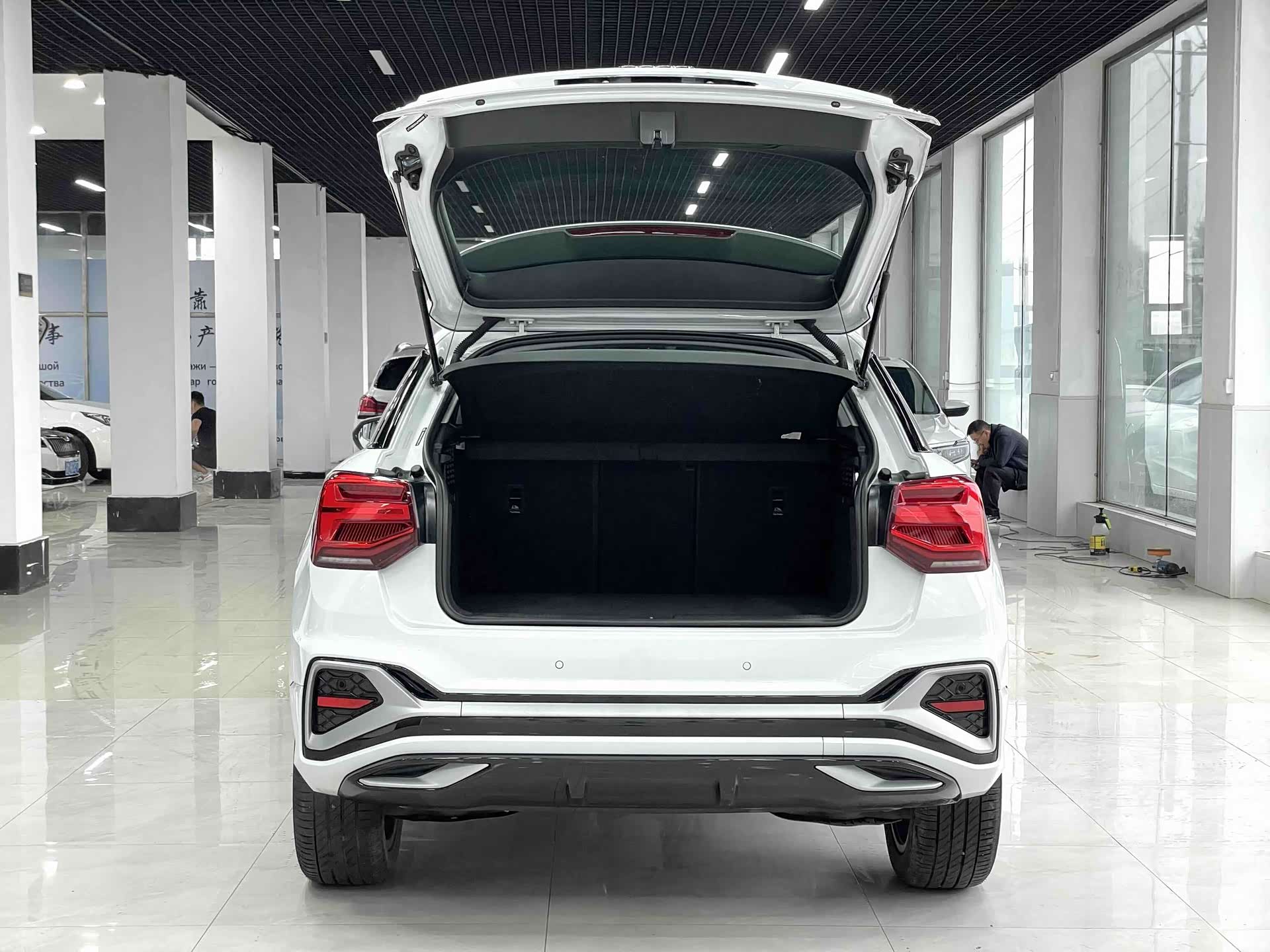 Audi Q2L, 2023 15