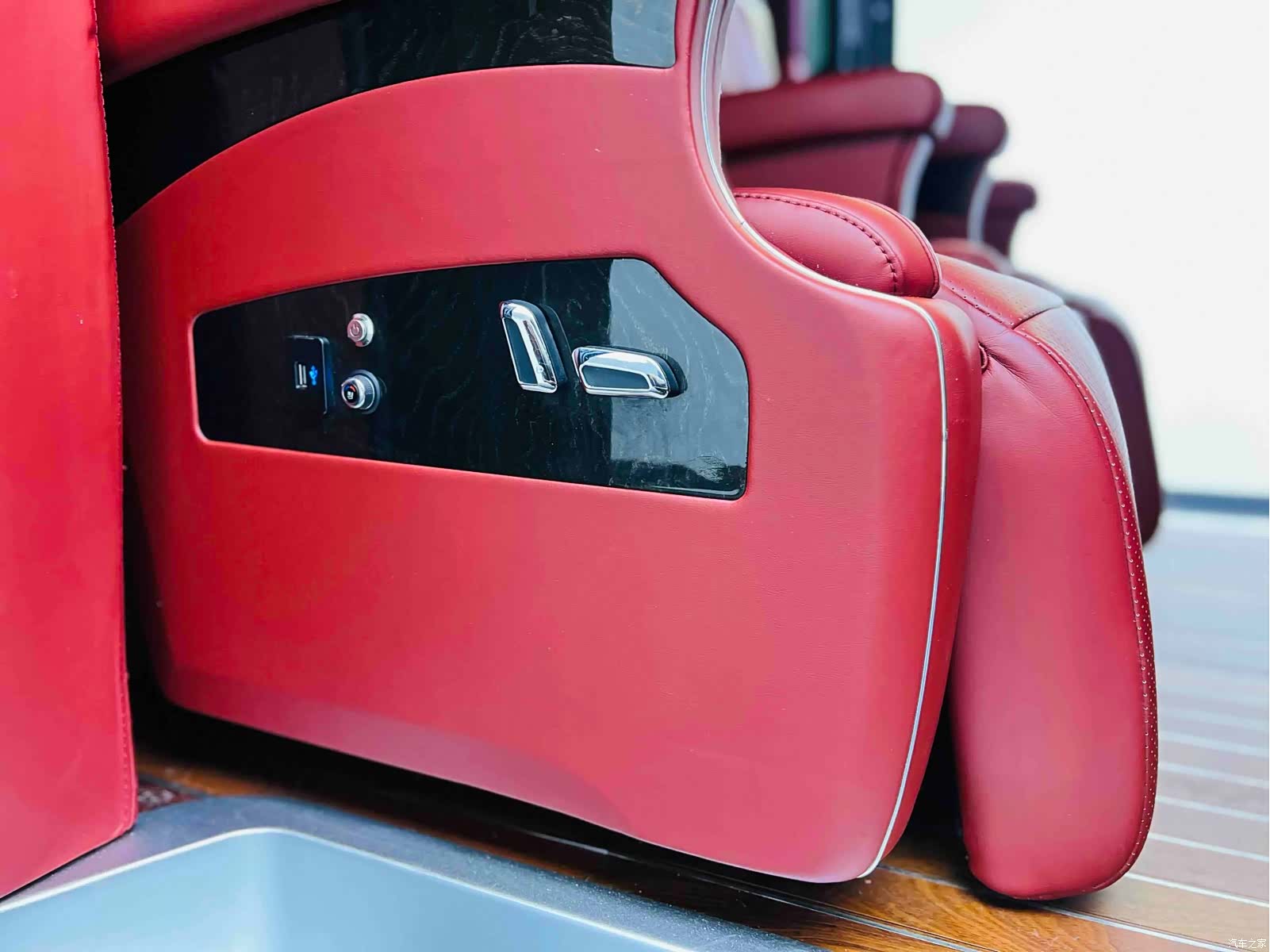 Mercedes-Benz V-Class, 2020 11