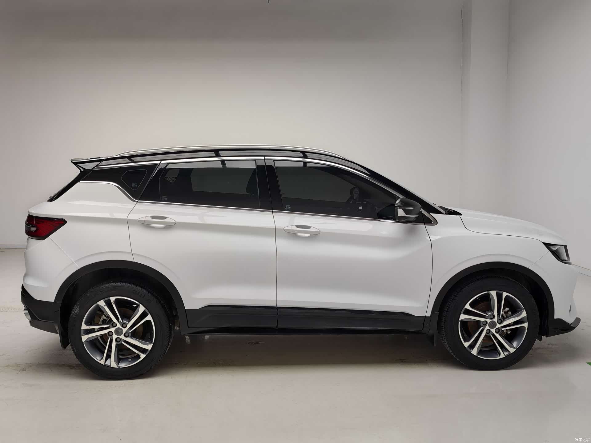 Geely Coolray, 2022 7