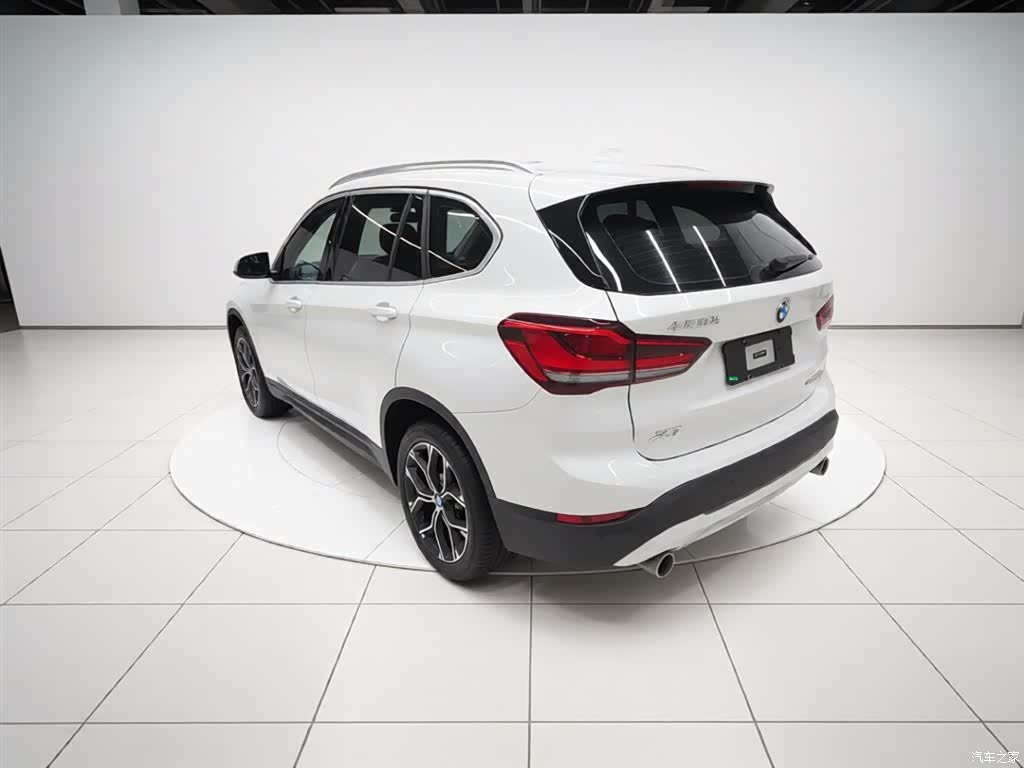 BMW X1, 2021 все фото