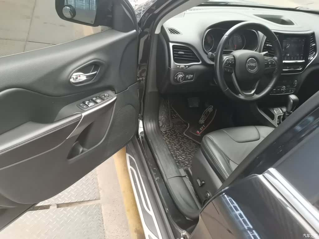 Jeep Cherokee, 2019 16