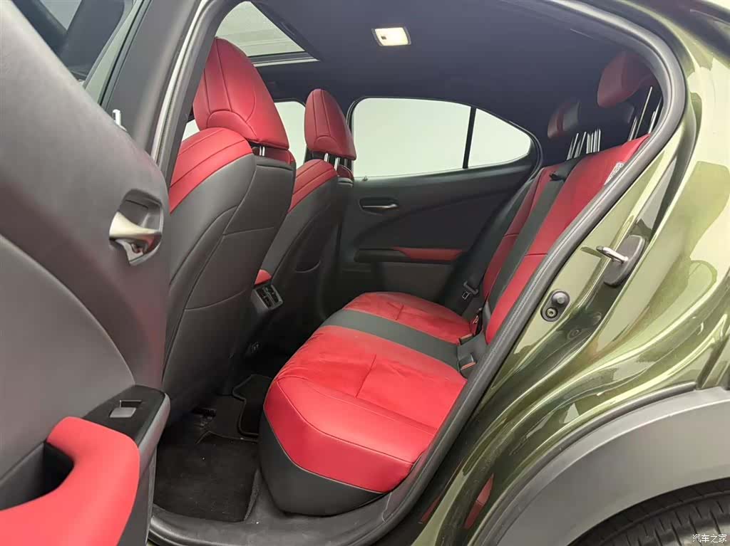 Lexus UX, 2020 11