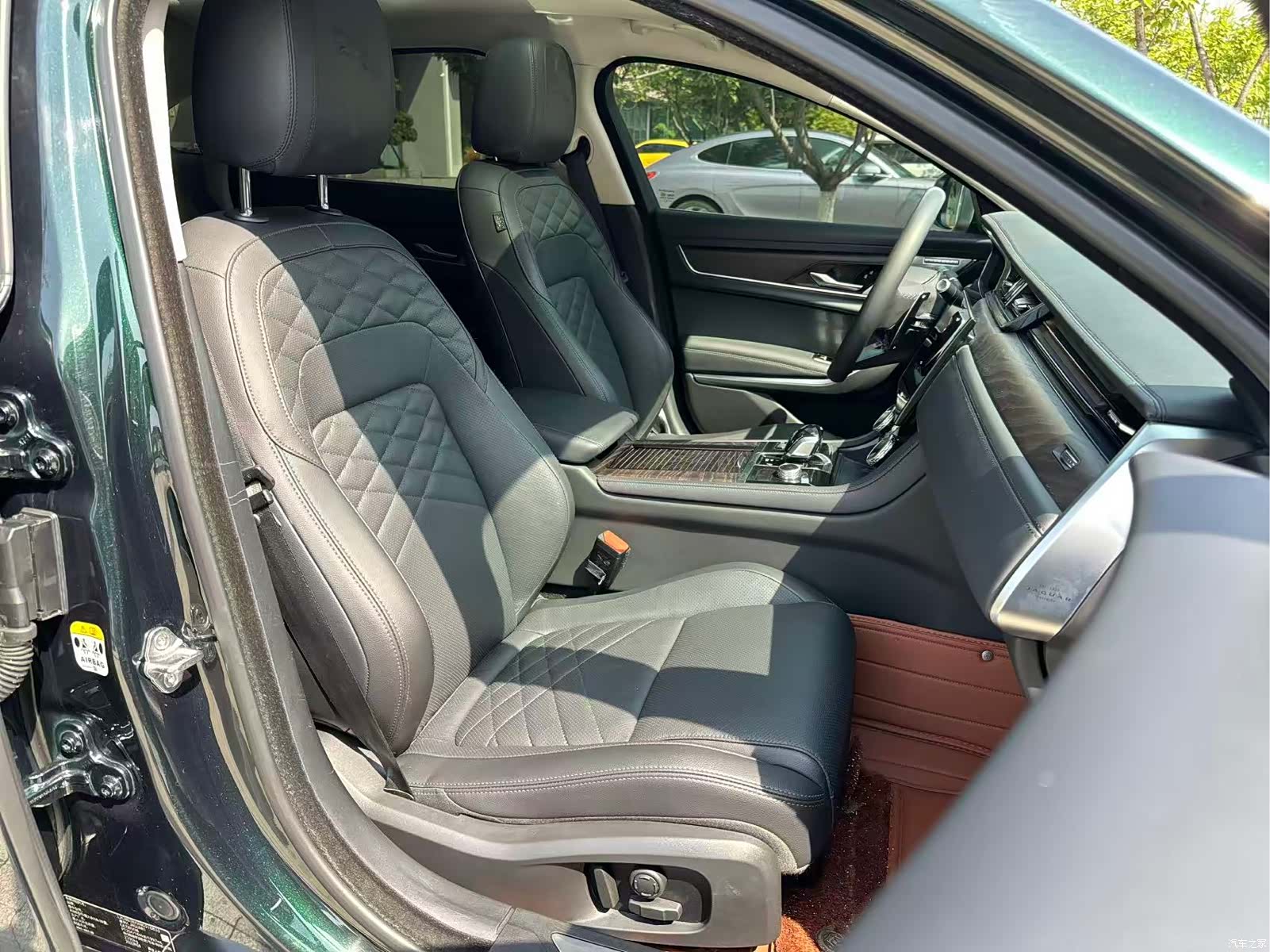 Land Rover P250, 2022 14