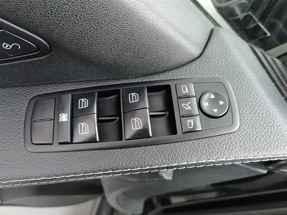 Mercedes-Benz R-class