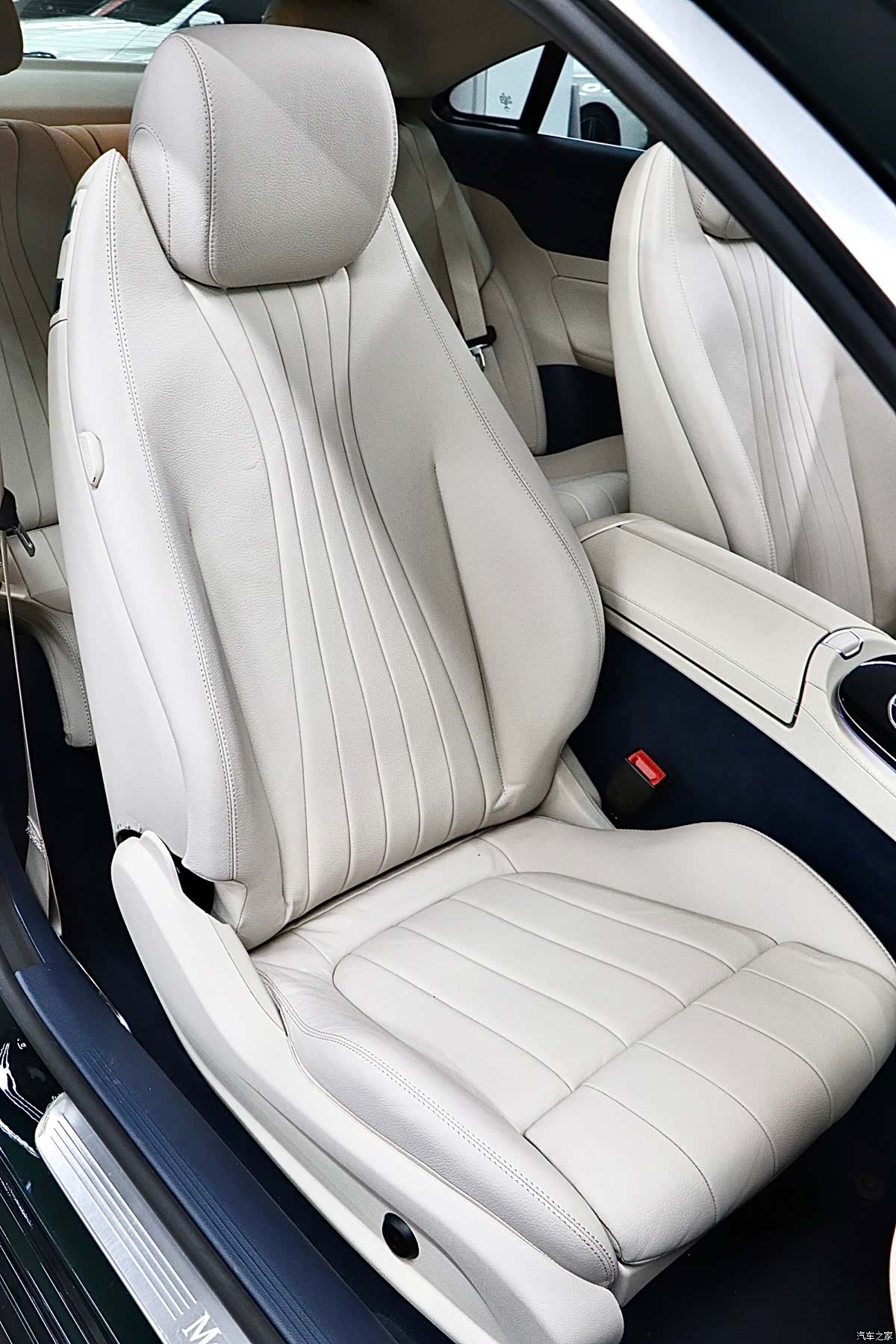 Mercedes-Benz E-Class, 2023 14
