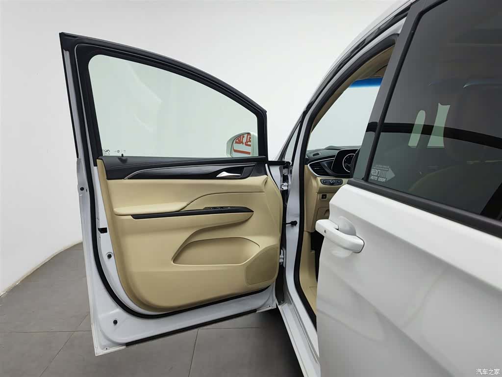 Buick GL8, 2022 8