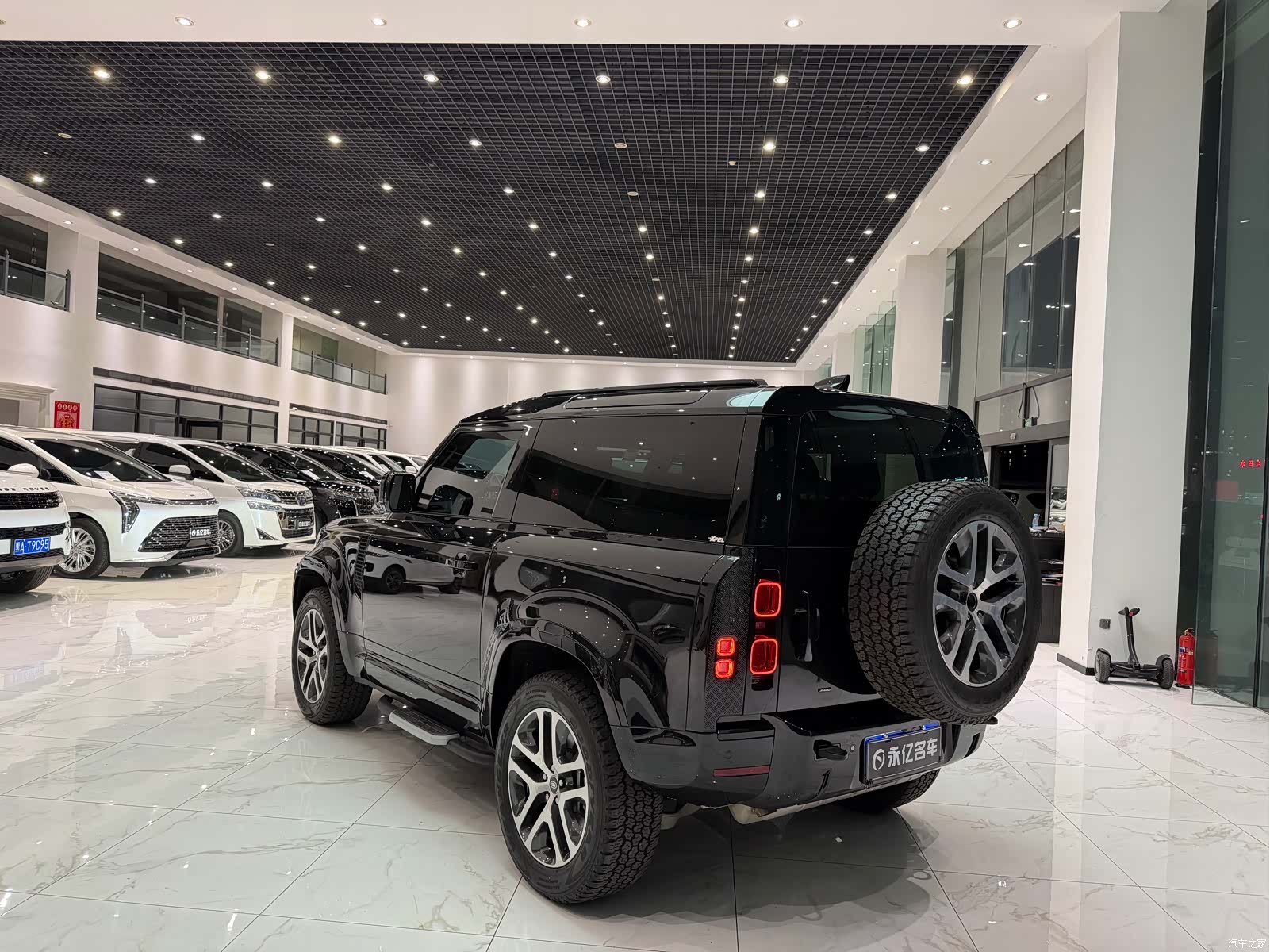 Land Rover Defender, 2023 15