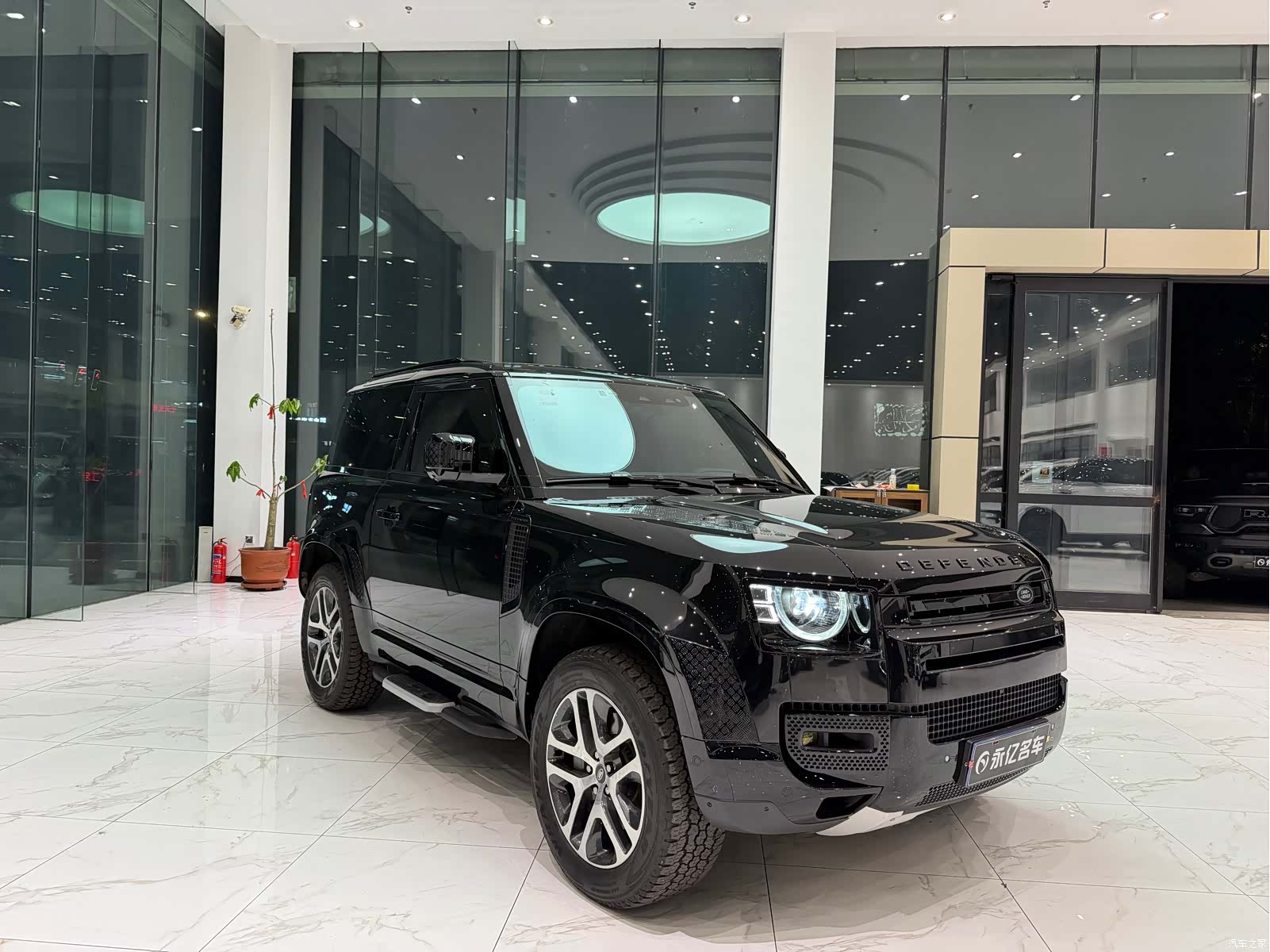 Land Rover Defender, 2023 2