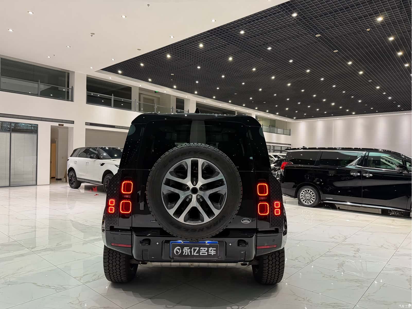 Land Rover Defender, 2023 14