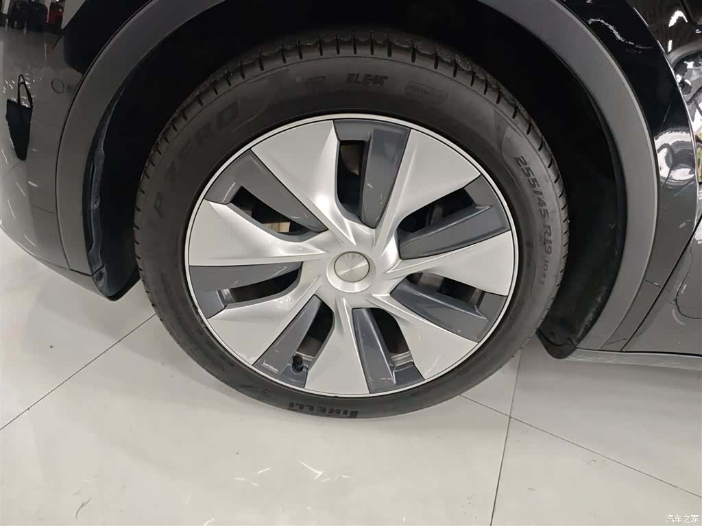 Tesla Model Y, 2023 23