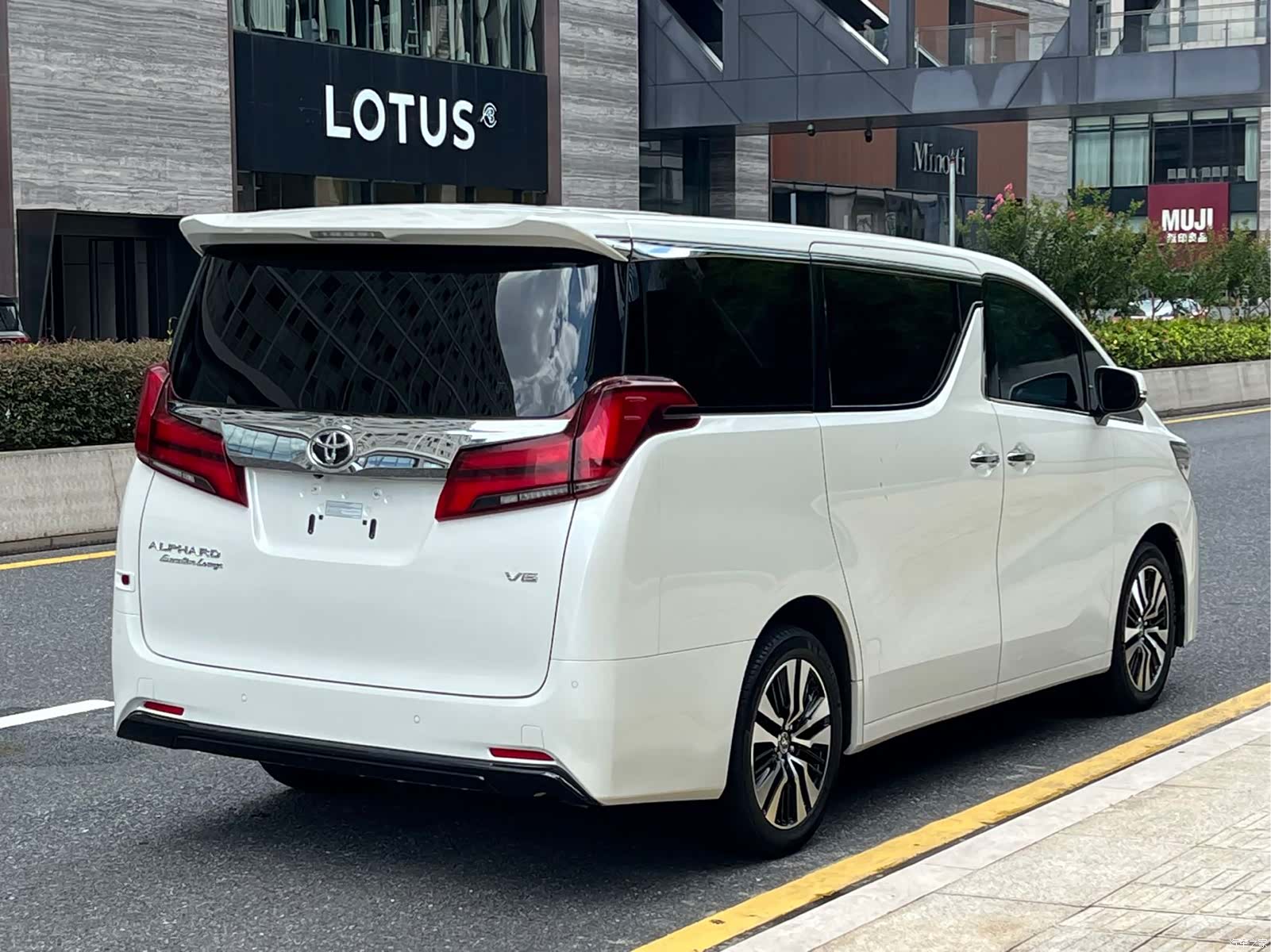 Toyota Alphard, 2018 4