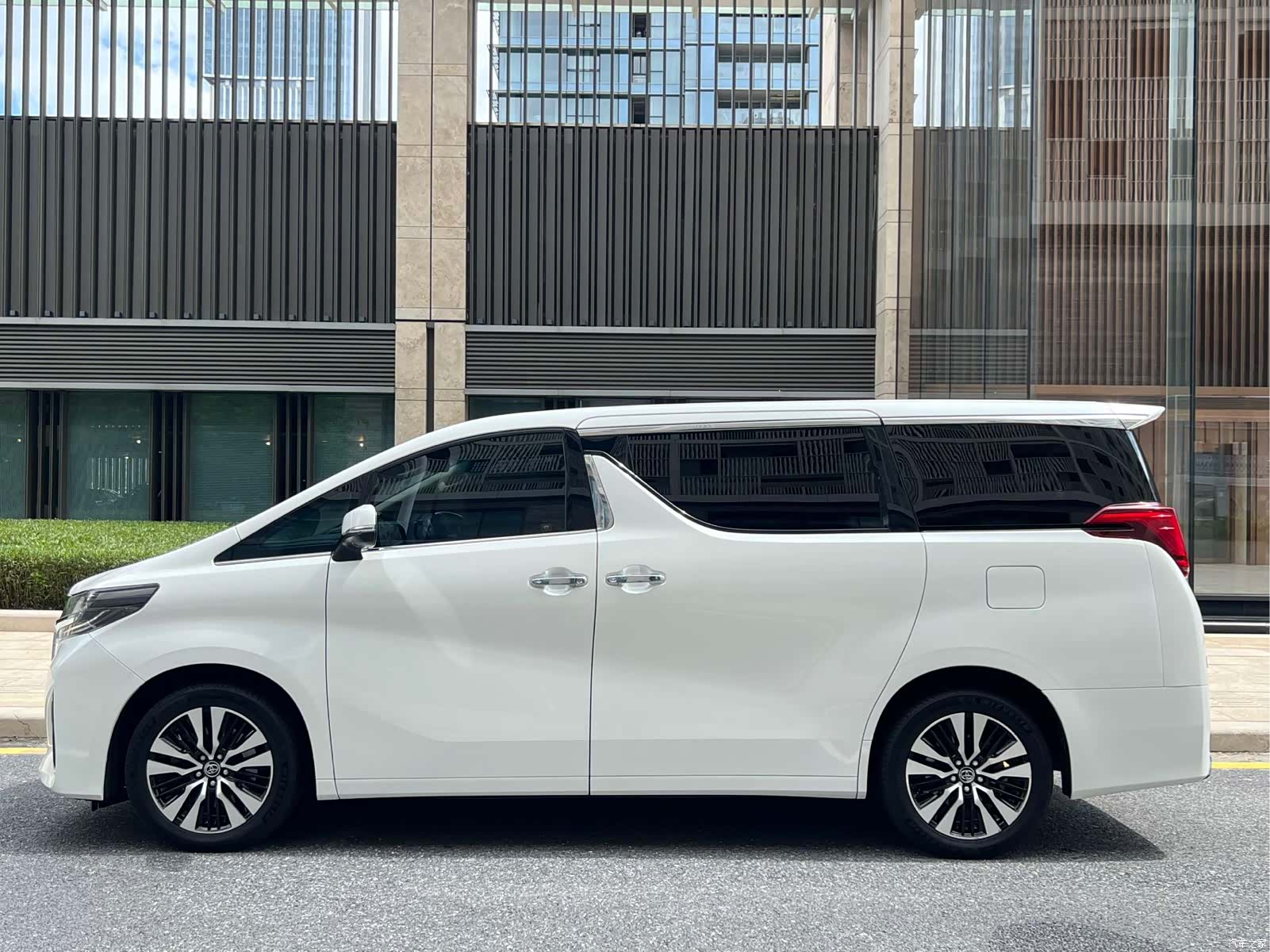 Toyota Alphard, 2018 7