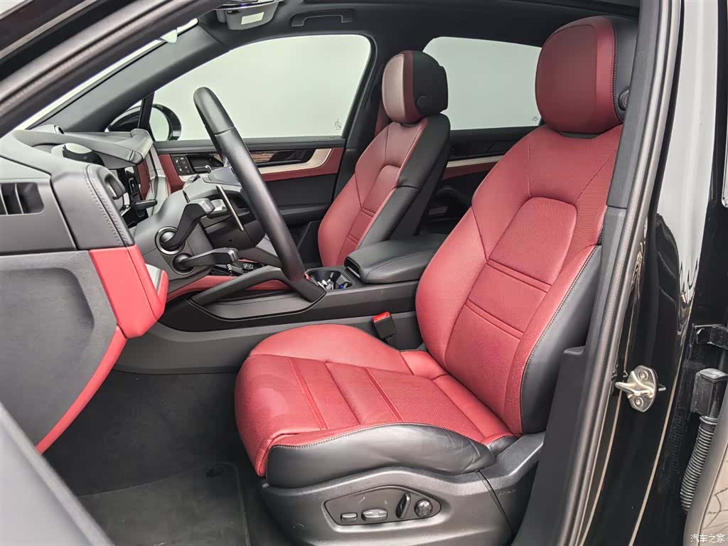 Porsche Cayenne, 2025 25