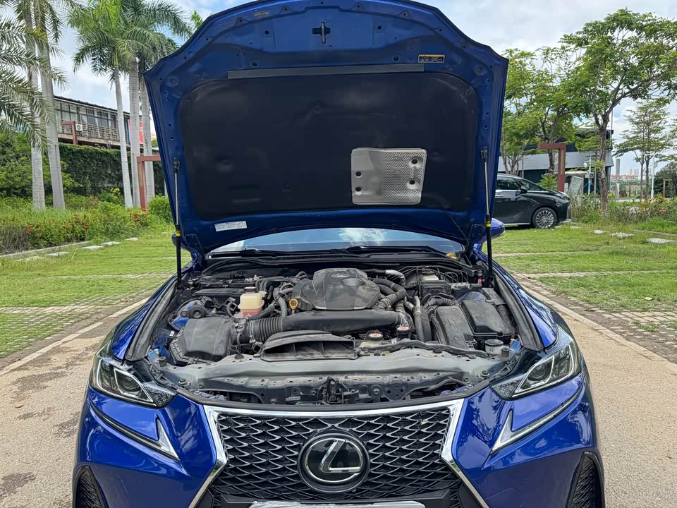 Lexus IS