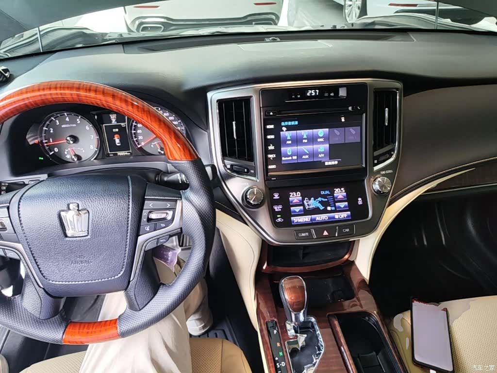 Toyota Crown, 2017 10