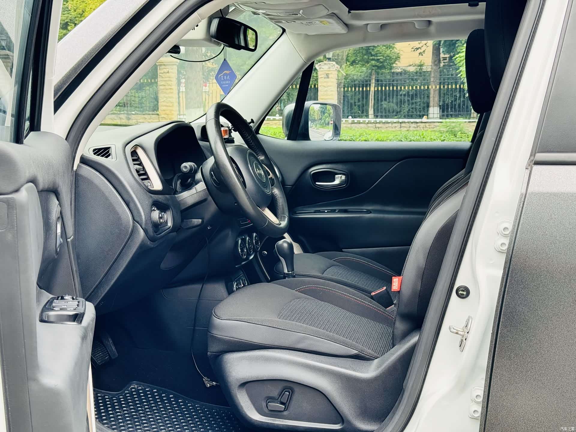 Jeep Renegade, 2016 все фото