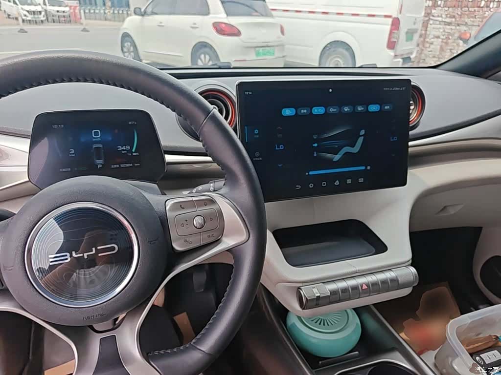 BYD Dolphin, 2022 10