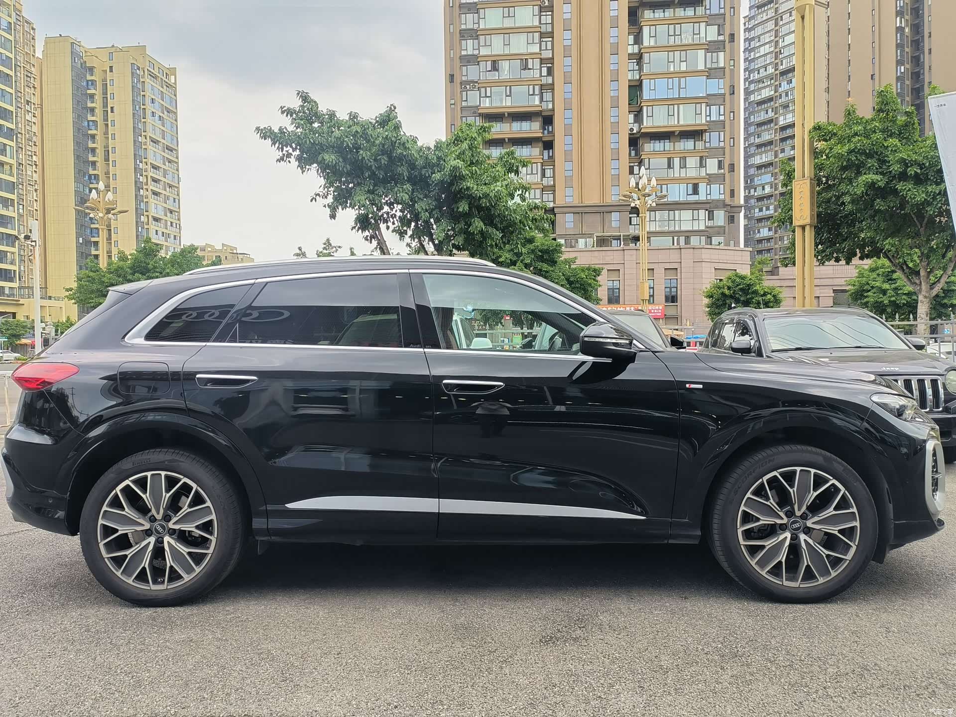 Audi Q5L, 2025 3