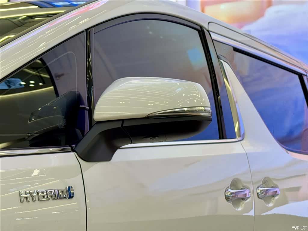 Toyota Vellfire, 2022 12