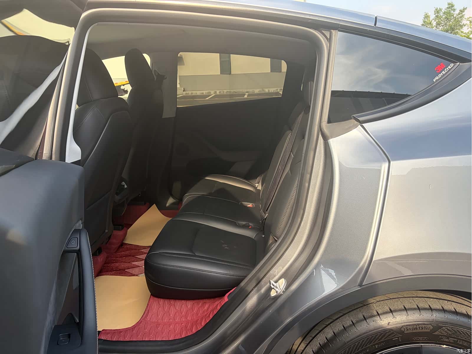 Tesla Model Y, 2025 10