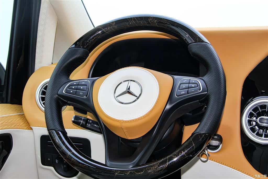 Mercedes-Benz 7, 2024 14
