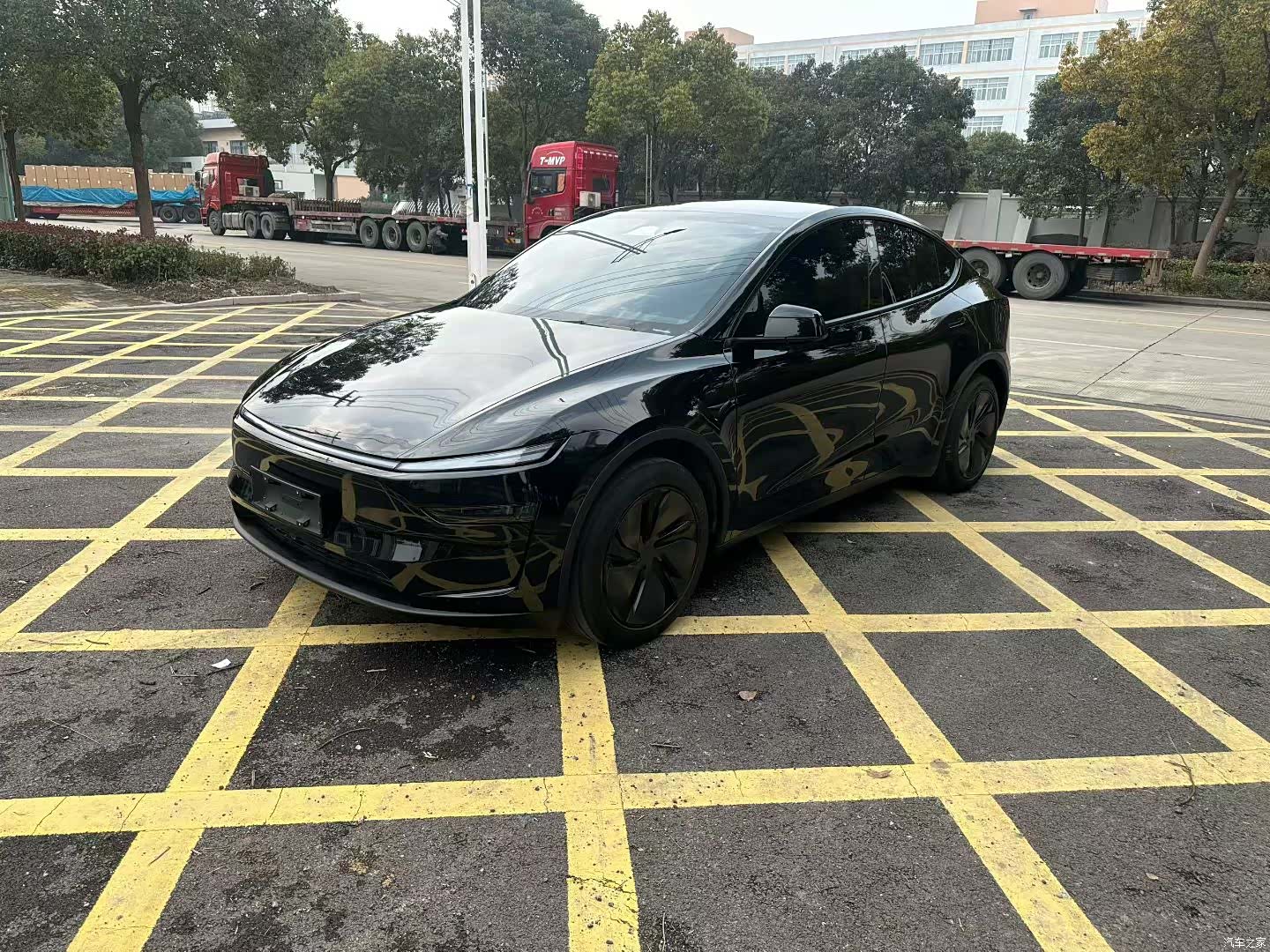 Tesla Model Y, 2025 1